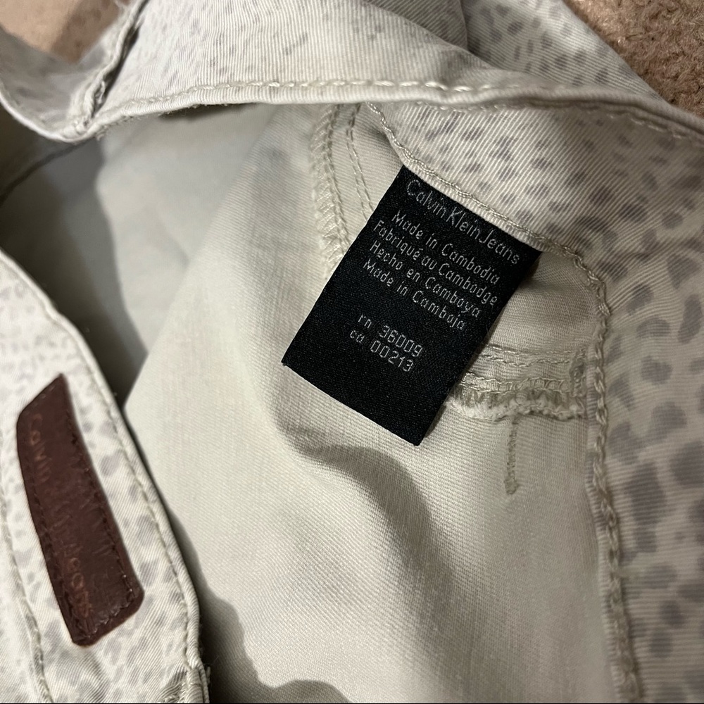 Calvin Klein Jeans Snakeprint Jeggings, Size 30/10 - Picture 11 of 11